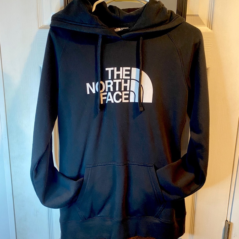 The north face women’s sweatshirt size small